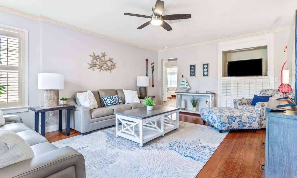 Bay Esplanade House | Coconut Beach House, Private Pool Home!