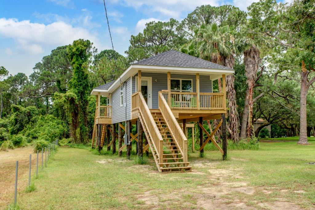 Pass Chateau Harbor House | Coconut Cottage - Feel like you are sleeping in a treehouse! Bikes included - close to bike trail home