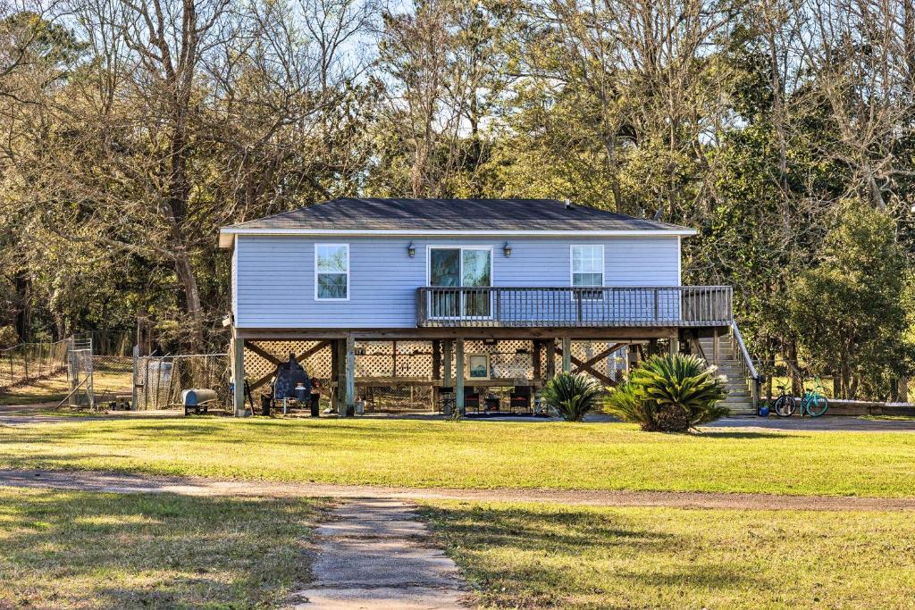 Theodore Apartment | Coden Vacation Rental with Bay Access!