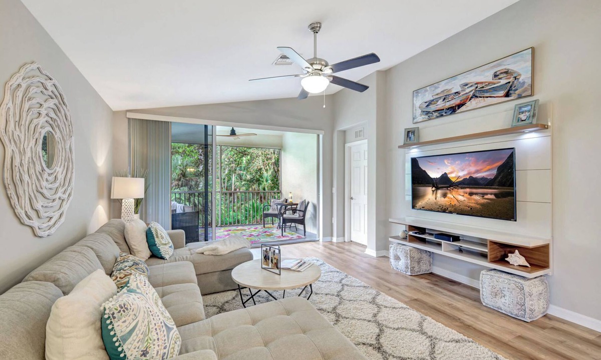 Fort Myers Condo | Colonial Country Club: Modern 2BR/2BA Condo in – Pool, Golf, Tennis, Pickleball