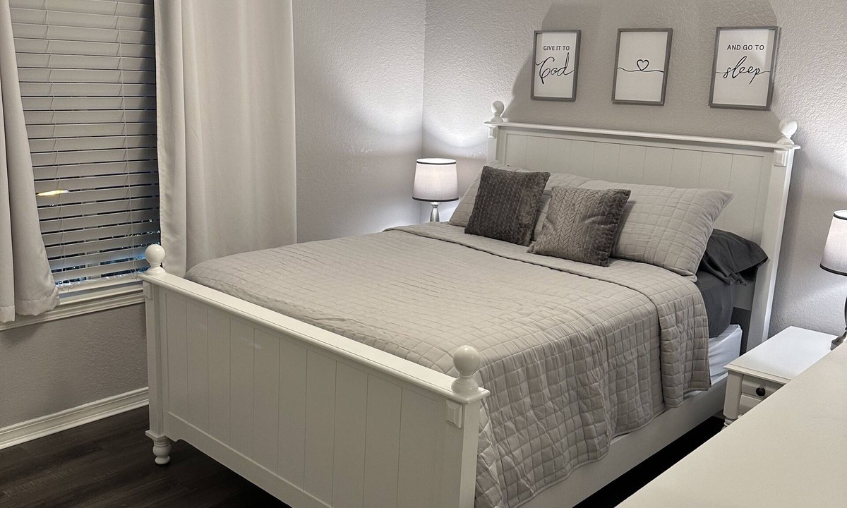 Northeast Pensacola House | Come relax at Kozy on Kipling. Close to shopping, eats, hospital,university, i10