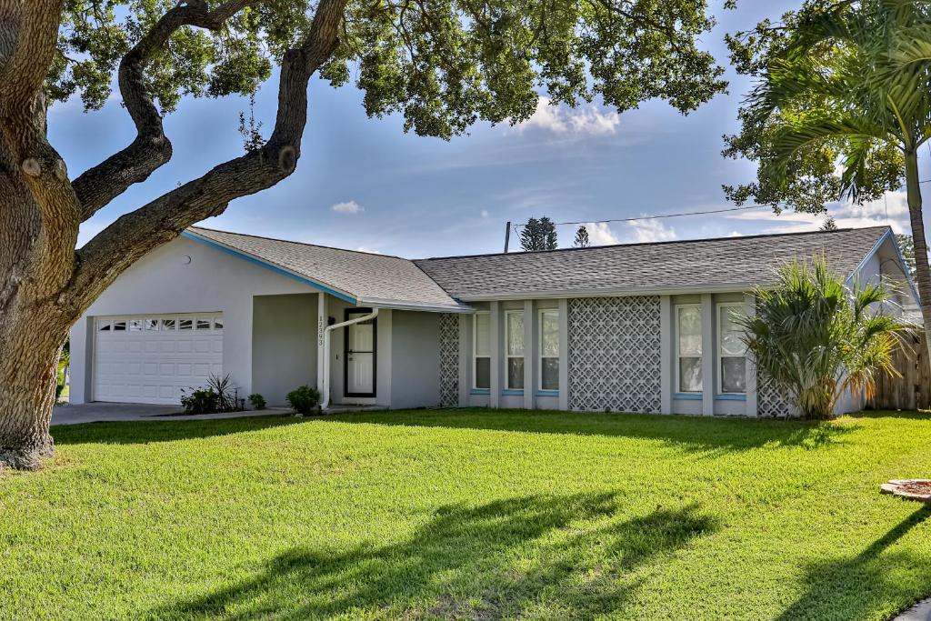 Largo House | Corner By The Coast