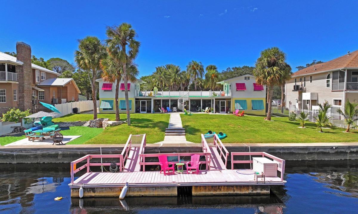New Port Richey Estates Apartment | Cotee River Tiki Hut