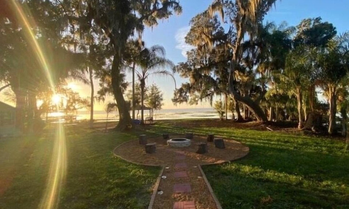 Florida South Atlantic Coast House | COUNTRYSIDE VACATION BY THE LAKE HOUSE CENTRAL FLORIDA