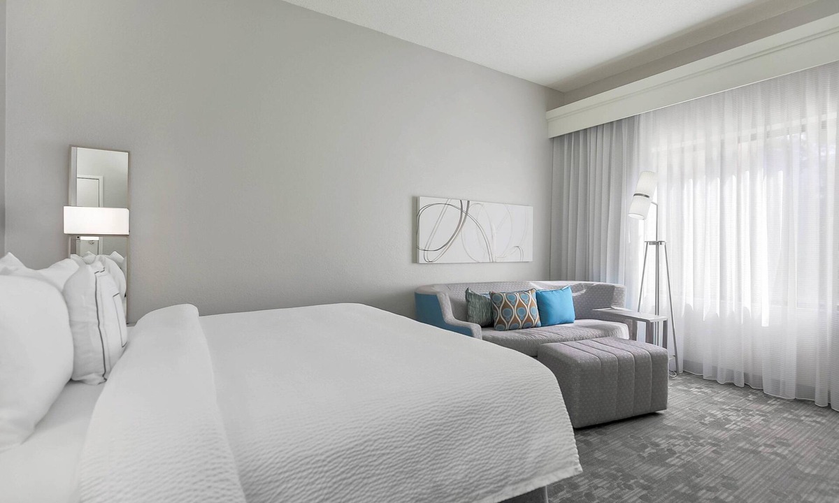 Tampa Hotel | Courtyard by Marriott Tampa Brandon