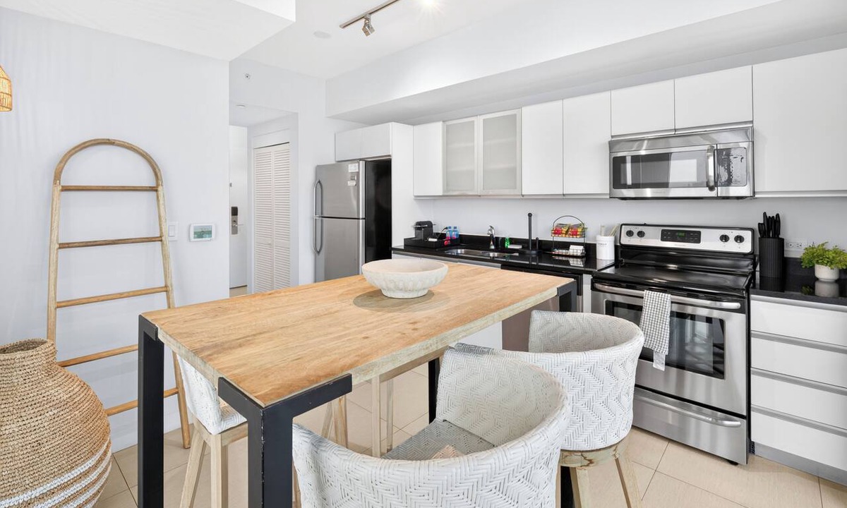 North Beach Apartment | Cozy 1-bedroom apartment in adorable Miami Beach with AC