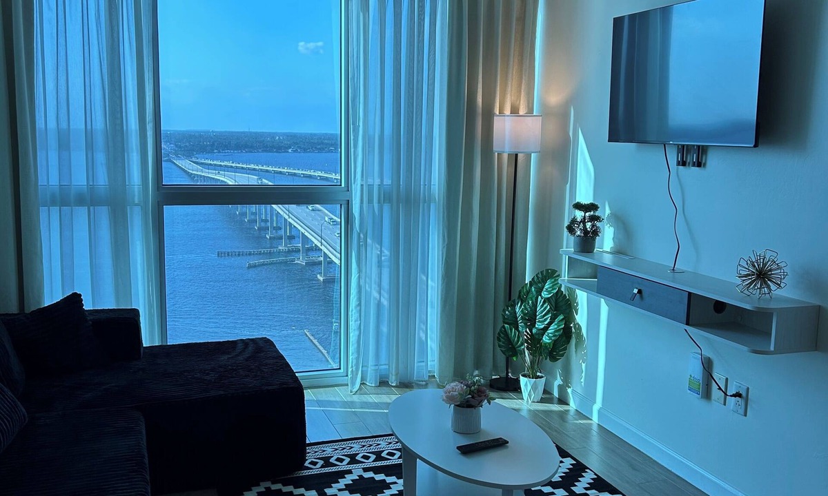 Fort Myers River District Apartment | Cozy 1-bedroom apartment with AC in wonderful Fort Myers