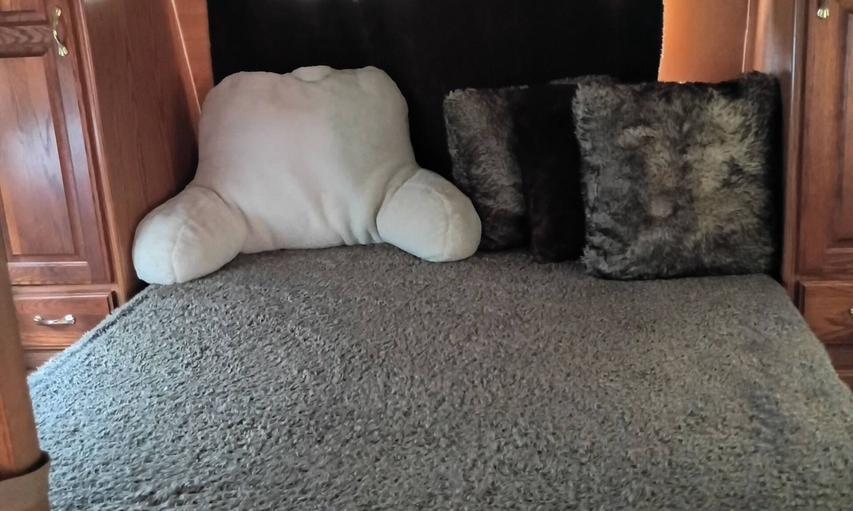 Downtown Jacksonville Cabin | Cozy 1-bedroom camper for 2 adults in Brooklyn Riverside Jacksonville with AC