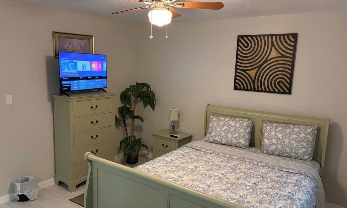 Cocoa West House | Cozy 1-bedroom house in fantastic Cocoa with air conditioning
