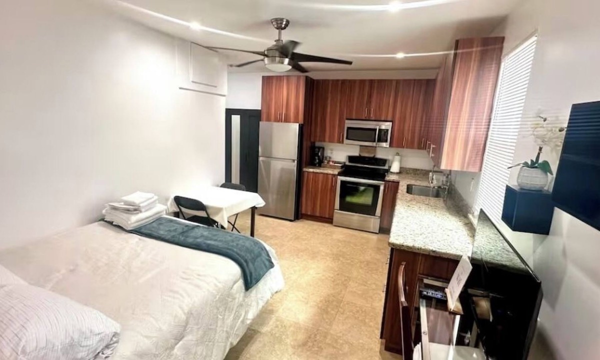 Weston Apartment | Cozy 1-bedroom studio with full kitchen in the Weston area!