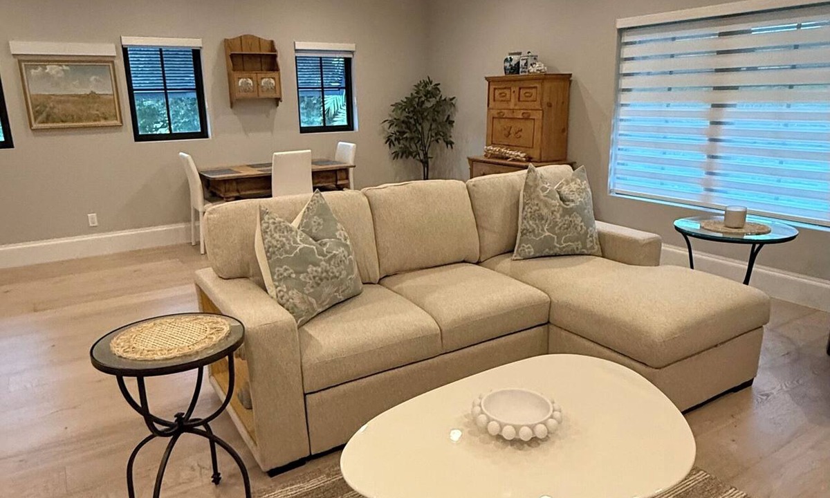 Pine Ridge House | Cozy 1-BR 1-Bath house close to Beach in Naples, FL with A/C.