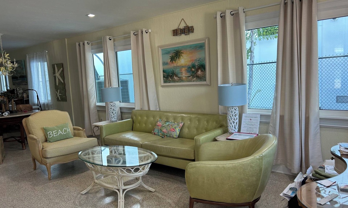 Sarasota Cottage | Cozy 2Bd+2 Ba beach cottage; scrnd FL rm, 5min thru dune to bch; VR22-00059