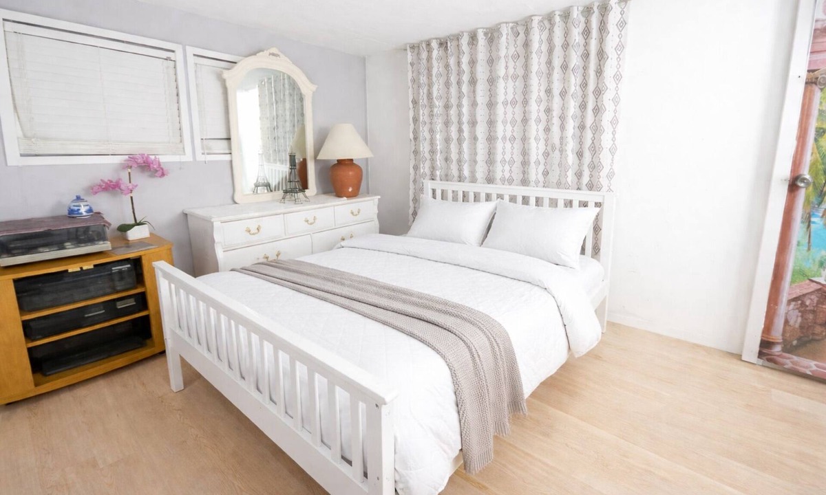 Bearss Plaza House | Cozy 3-bedrooms manufacturer home in soothing Lutz with WiFi, AC