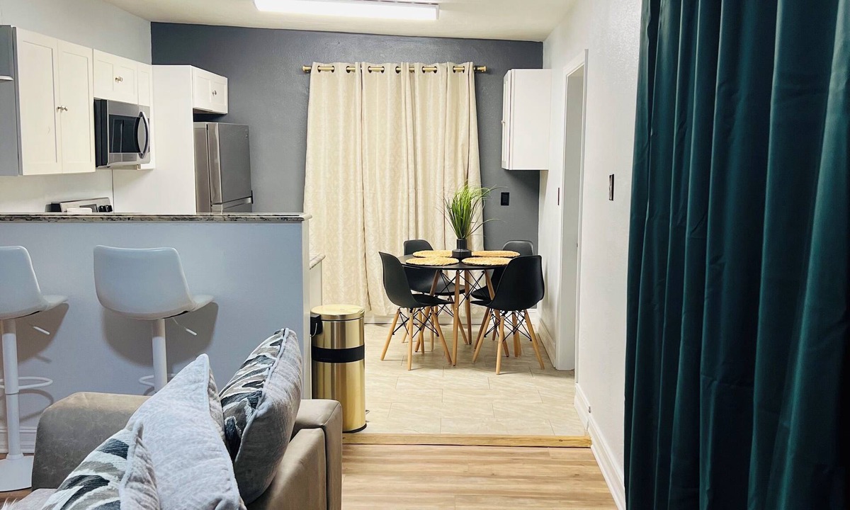 Pine Hills House | Cozy 3Bdrm Home Close To Orlando Fairgrounds, Downtown and Universal Studios!