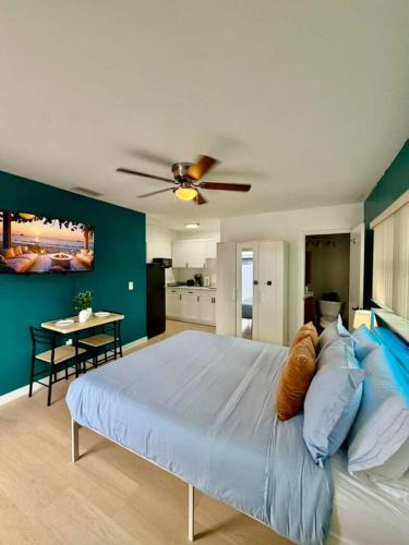 Bearss Plaza House | Cozy central Tampa studio Near Attractions Dinning Tampa & Ybor city