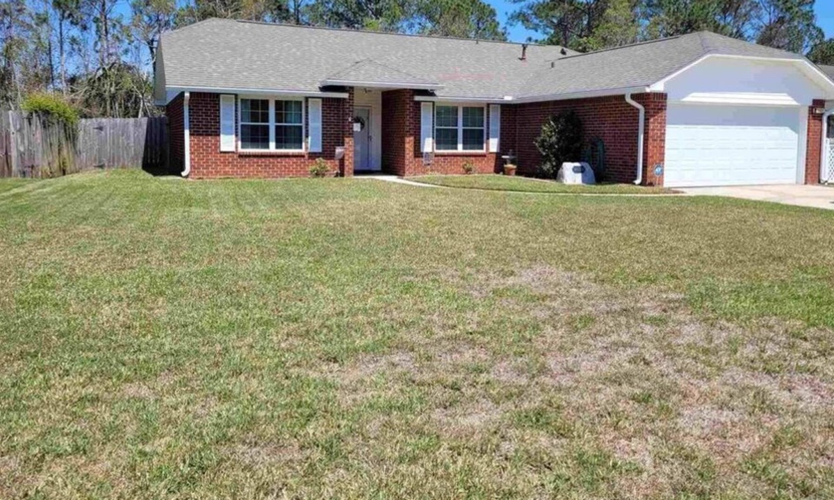 Pensacola House | Cozy, Comfortable & Clean Cottage PERFECT for NAS Families & Beach Goers