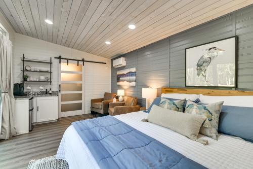 Cherokee Apartment | Cozy Couples Retreat on Pickwick Lake with Hot Tub