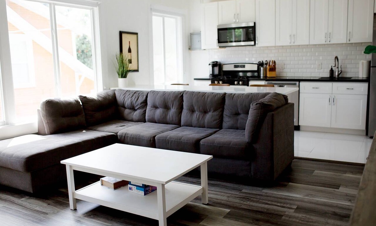 Sailboat Bend Apartment | Cozy - full kitchen & 10ft island - 1.2G Wifi