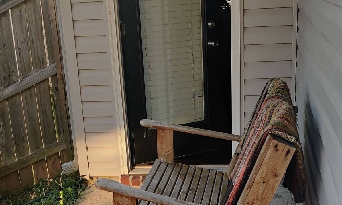 New Castle Bed & Breakfast | Cozy garden home in Birmingham Alabama.