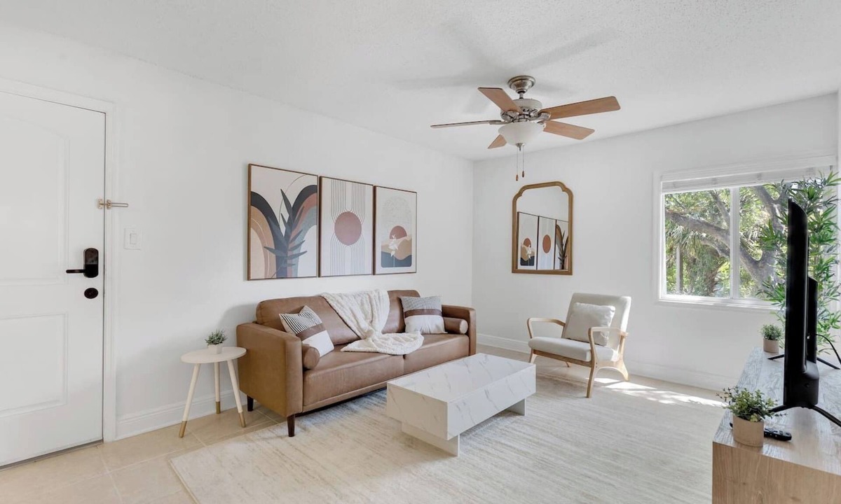 SoHo Apartment | Cozy King Bayfront Suite | Pool, Gym & Parking