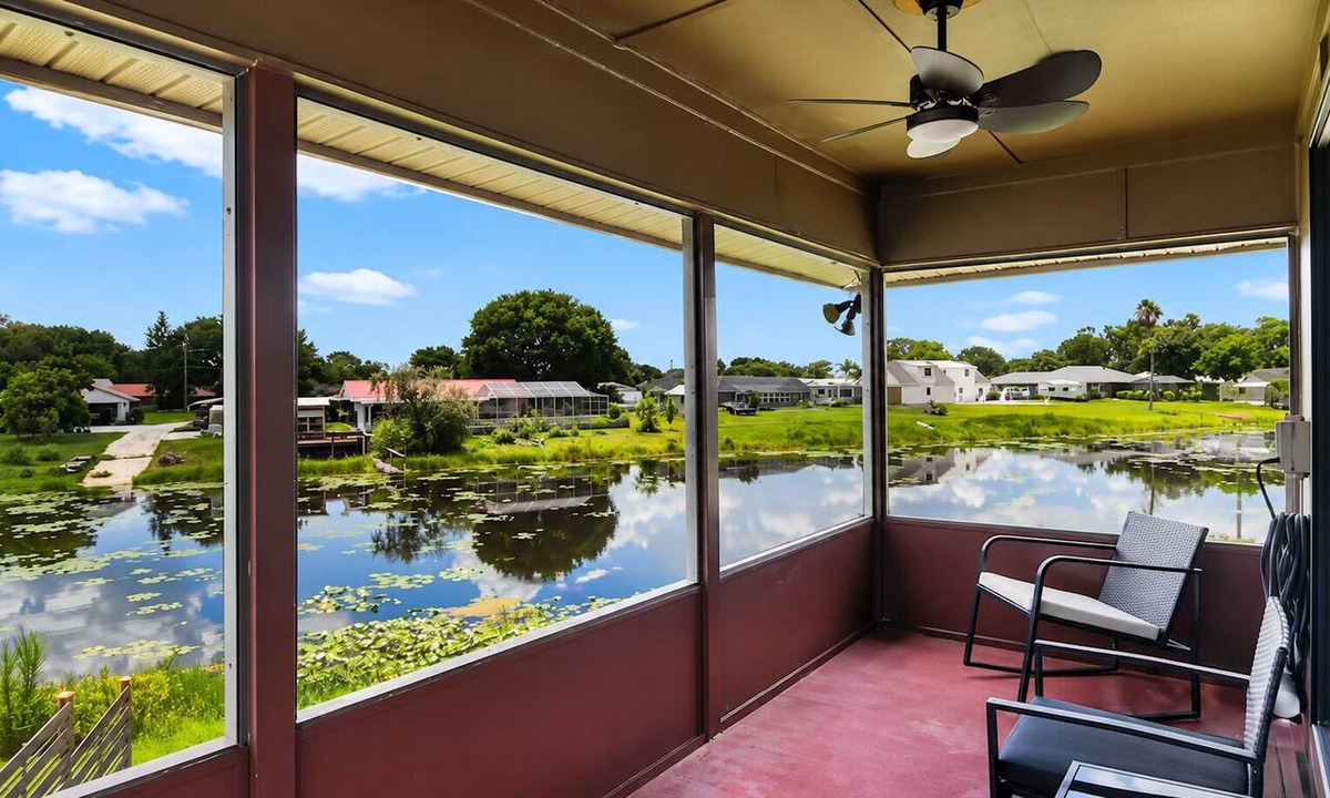 Crooked Lake Park House | Cozy Lakefront Retreat - Fishing/near Legoland