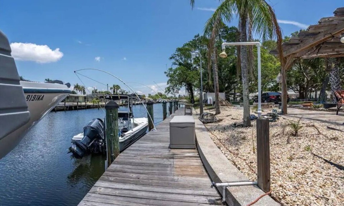 Whitney Beach Condo | Cozy on the Canal- 2-bedrooms ✔ Just minutes to Anna Maria Island ✔