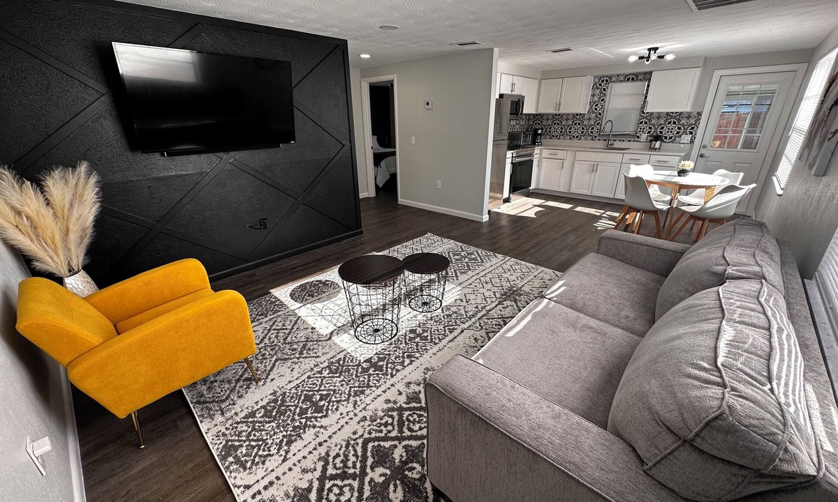 Downtown Zephyrhills Apartment | Cozy Retreat near Downtown Zephyrhills