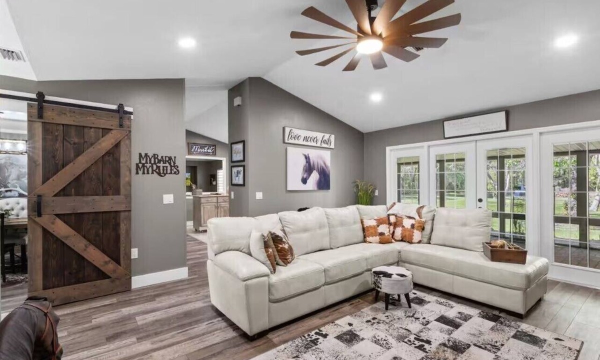 Williston House | Cozy Retreat near World Equestrian Center and Devils Den -Equine/Pet Friendly