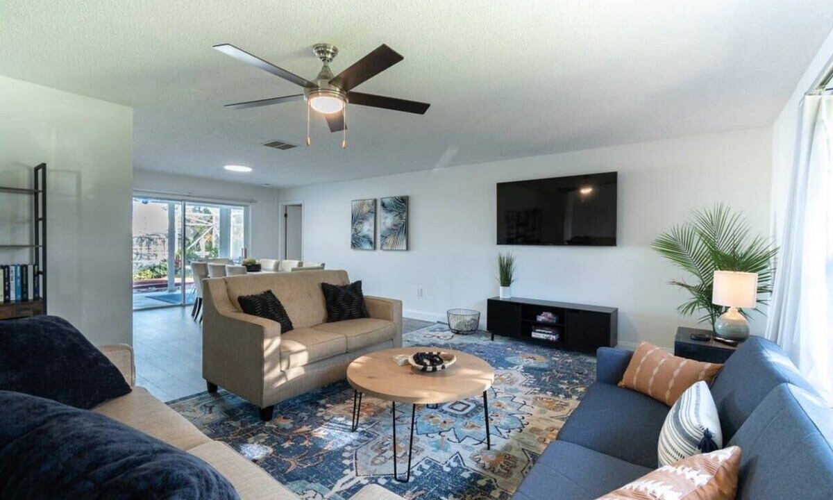 Villa De Palmas House | Cozy Riverfront Home with Pool