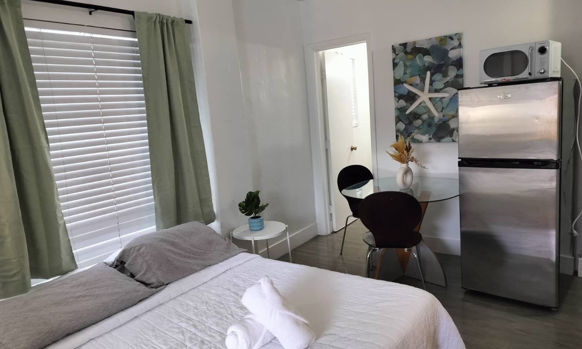 Parkside Apartment | Cozy studio in Hollywood 101