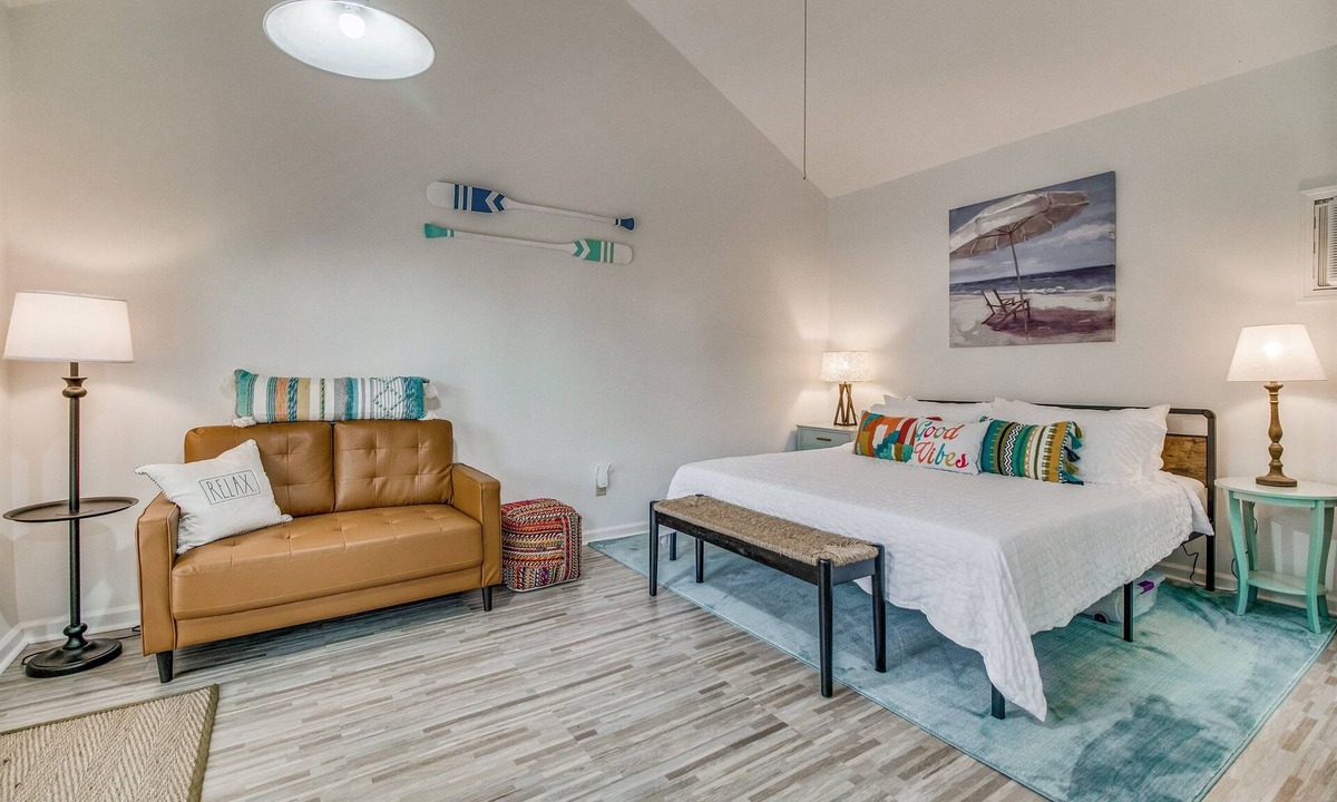 East Hill Cottage | Cozy Studio Nook for 2 East Hill Pensacola