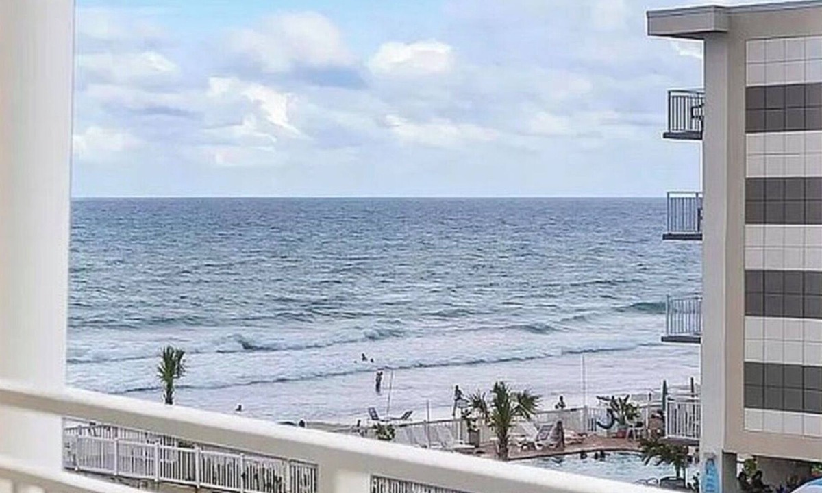 Surfside Historic District Condo | Cozy, updated 1-bedroom condo steps from the ocean