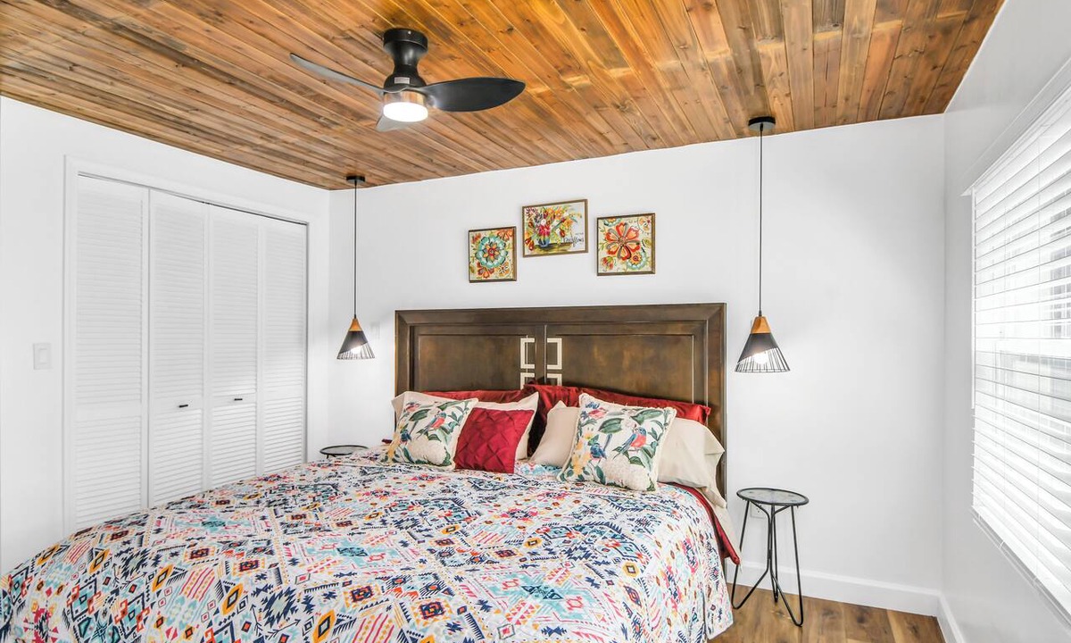 St. Cloud Cottage | Cute Farm 1 Cozy 2-bedroom cottage in lovely St. Cloud with AC