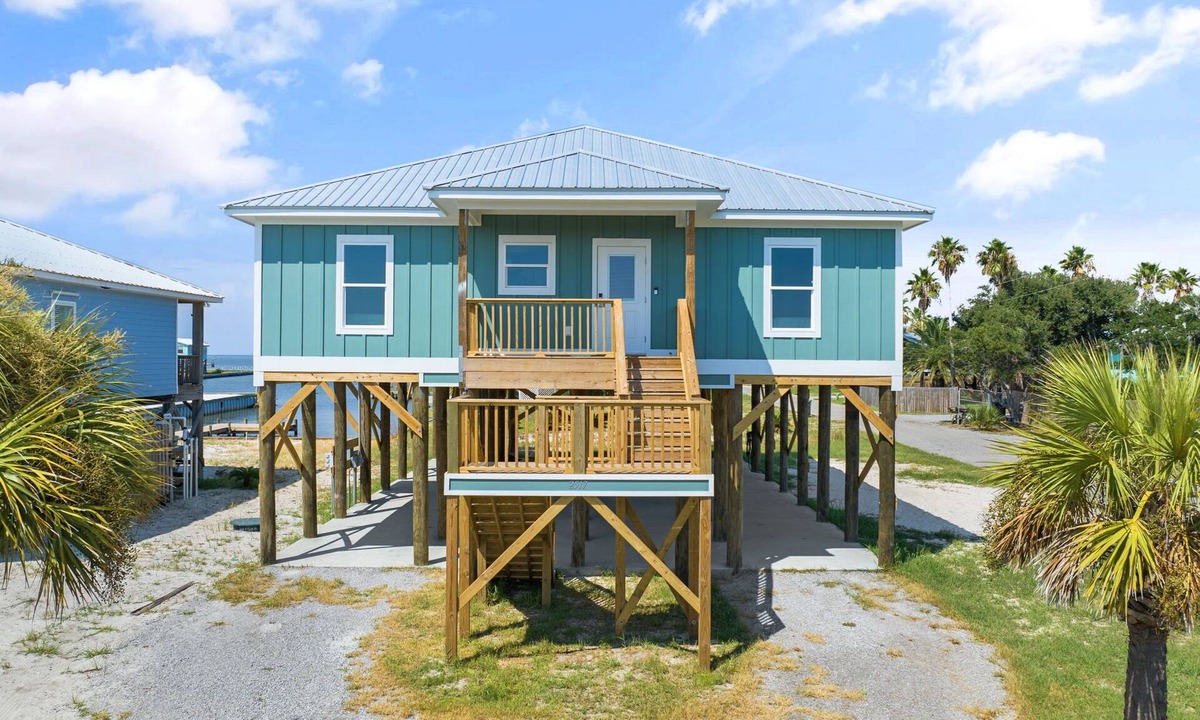Fort Morgan Pines House | Cypress Winds - Brand New House with Fishing Pier