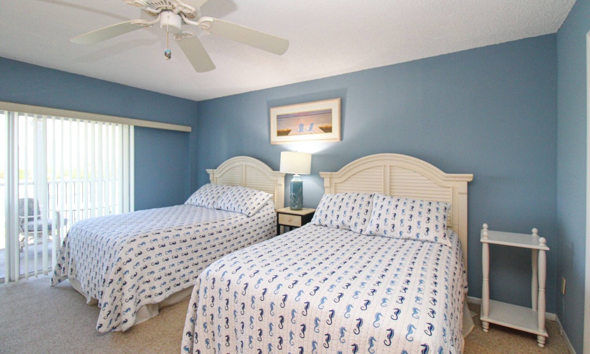 Vanderbilt Beach Condo | DAILY SUNSETS ON VANDERBILT BEACH STEPS AWAY