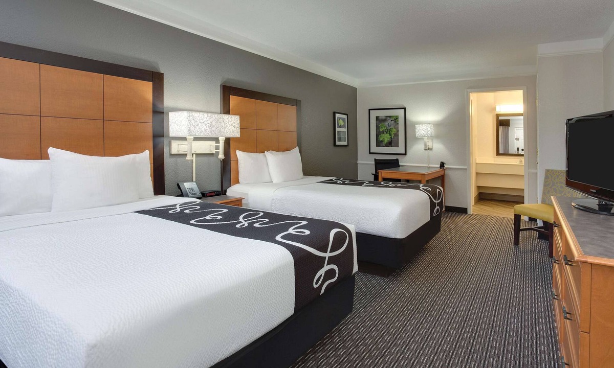 Gainesville Hotel | Days Inn by Wyndham Gainesville University I-75