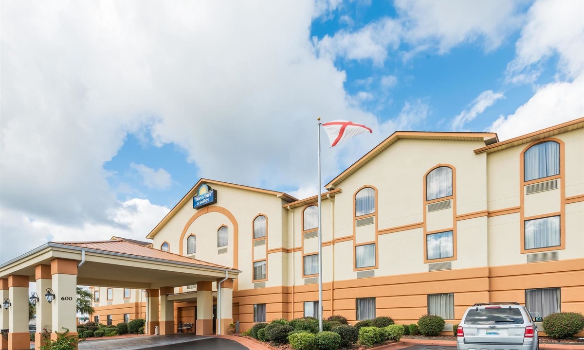 Prattville Hotel | Days Inn & Suites by Wyndham Prattville-Montgomery