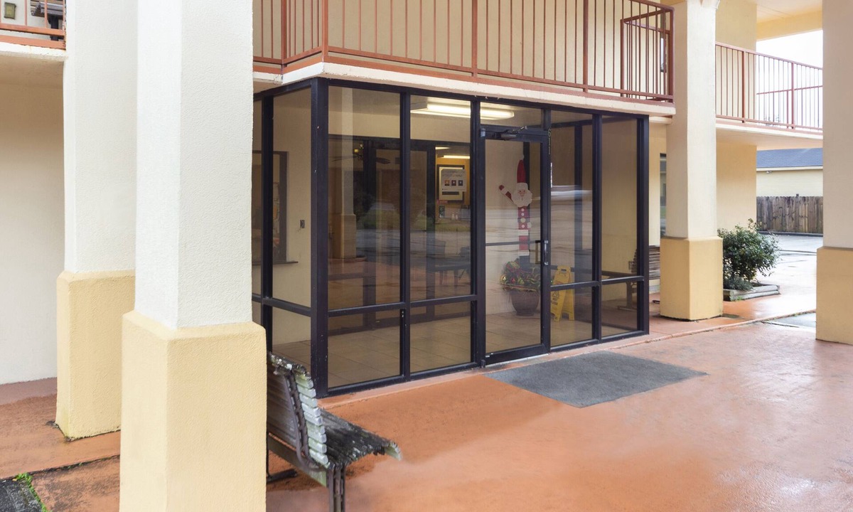 Brewton Hotel | Days Inn & Suites by Wyndham Brewton