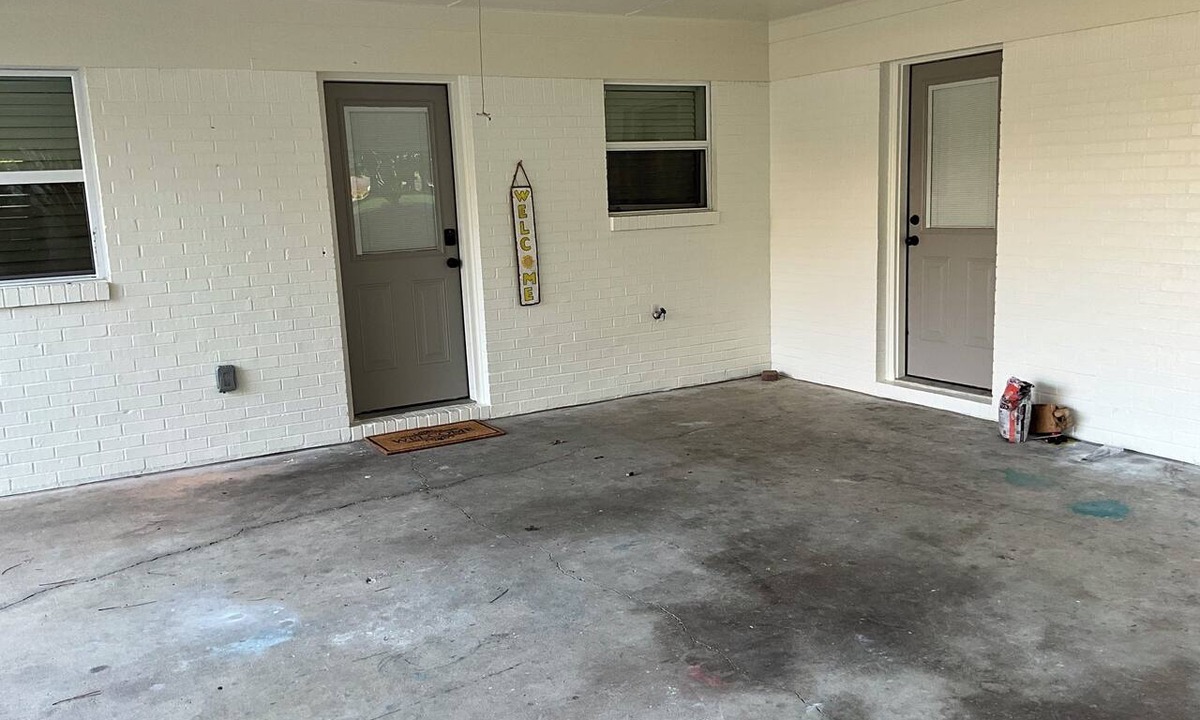 Tupelo House | Delightful 3-bedroom house 0.5 miles from Tupelo Airport