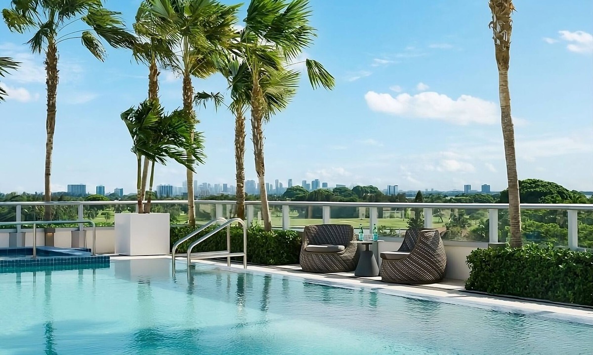 Bay Harbor Islands Hotel | Deluxe Double Queen Room with Balcony at The Altair Hotel Bay Harbor Miami
