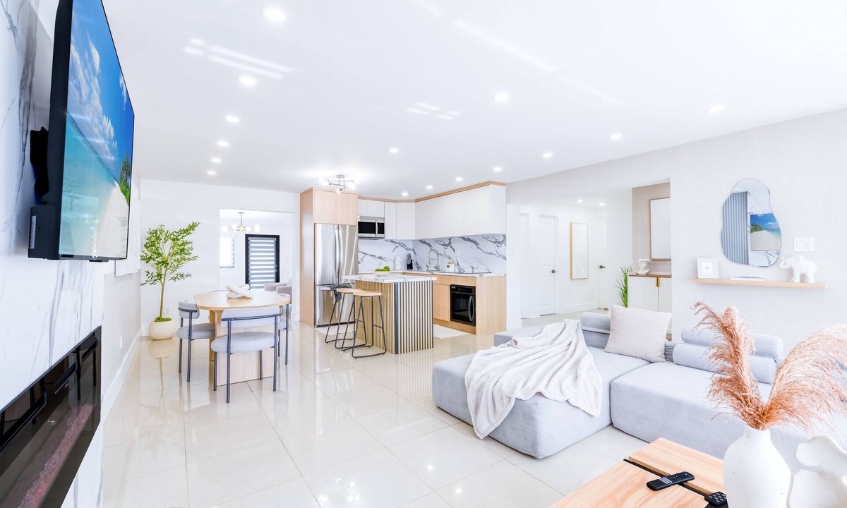 Olympia Heights House | Deluxe Paradise 100 Breakfast included