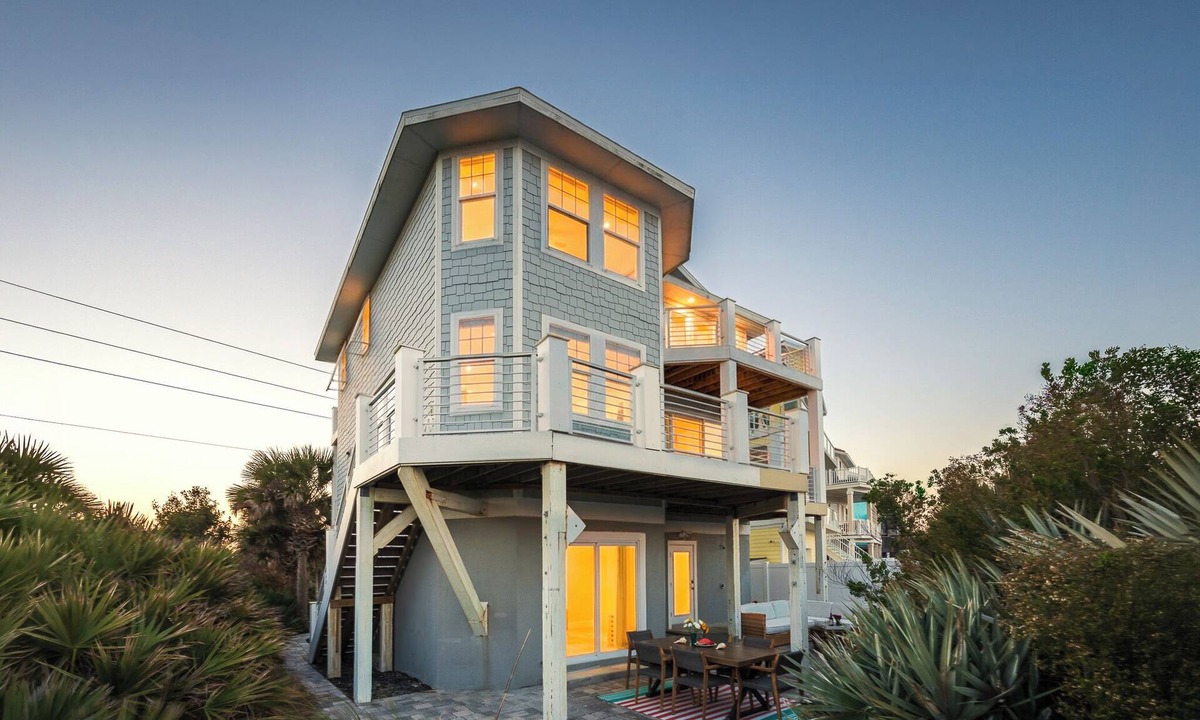 Painters Hill House | Direct Beachfront Home | Elevator & Ocean Views