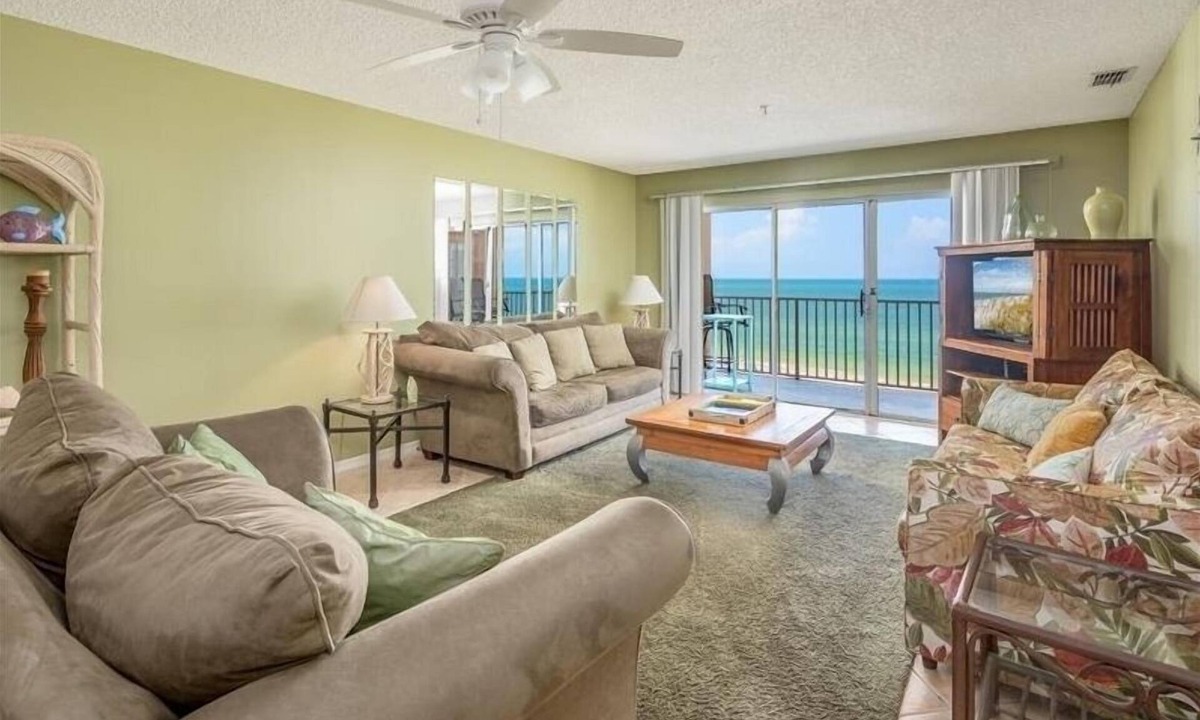 Madeira Beach House | Direct Beachfront Condo! Sleeps 6