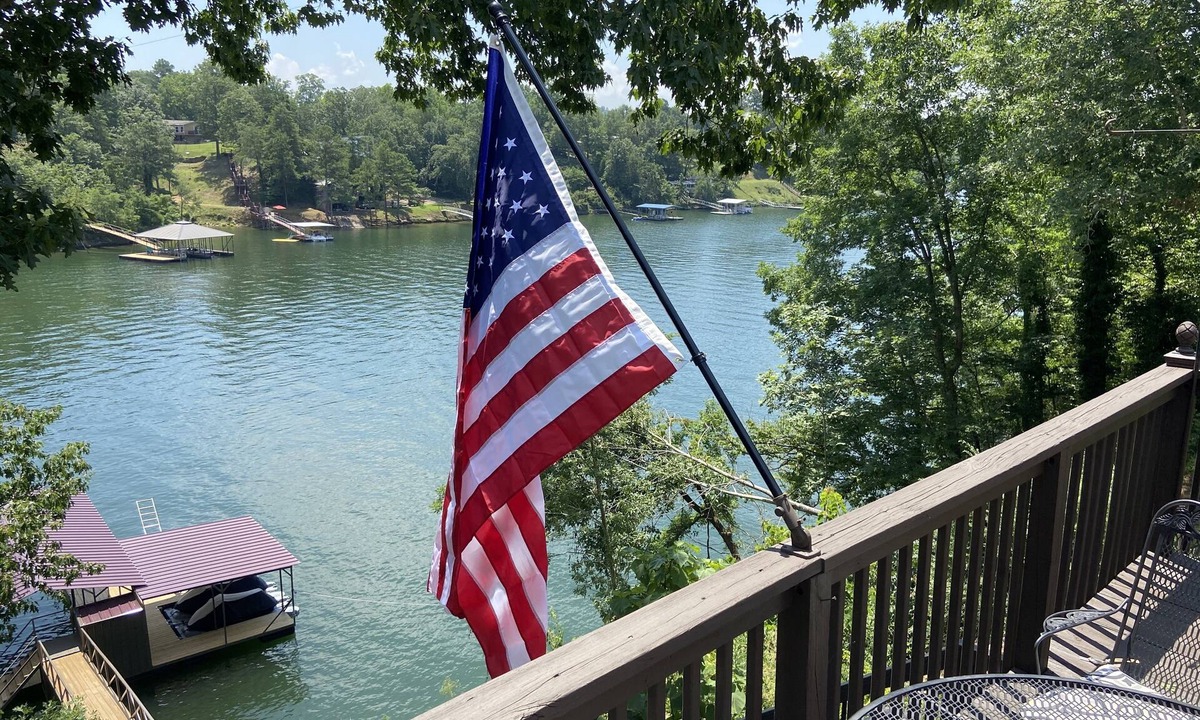 Cullman House | Discover Your Convenient Paradise: Minutes from I-65, Cullman, and Boat Launch