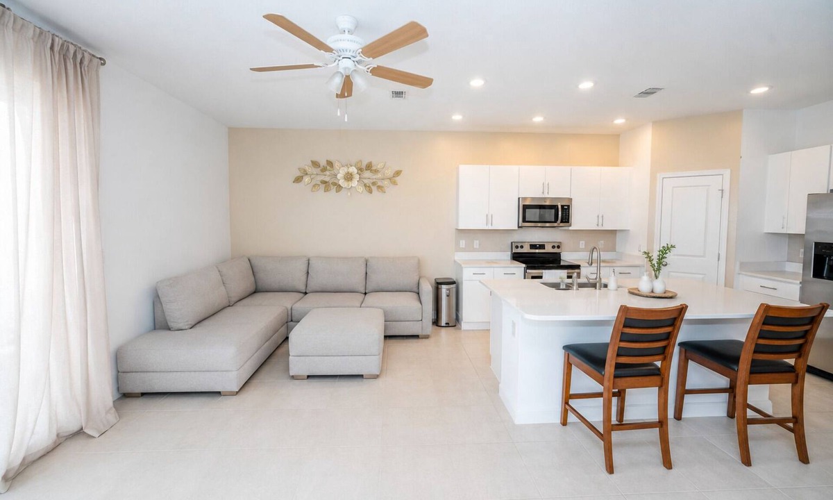 Kissimmee House | Disney Area Townhome Minutes to Parks Sleeps 7