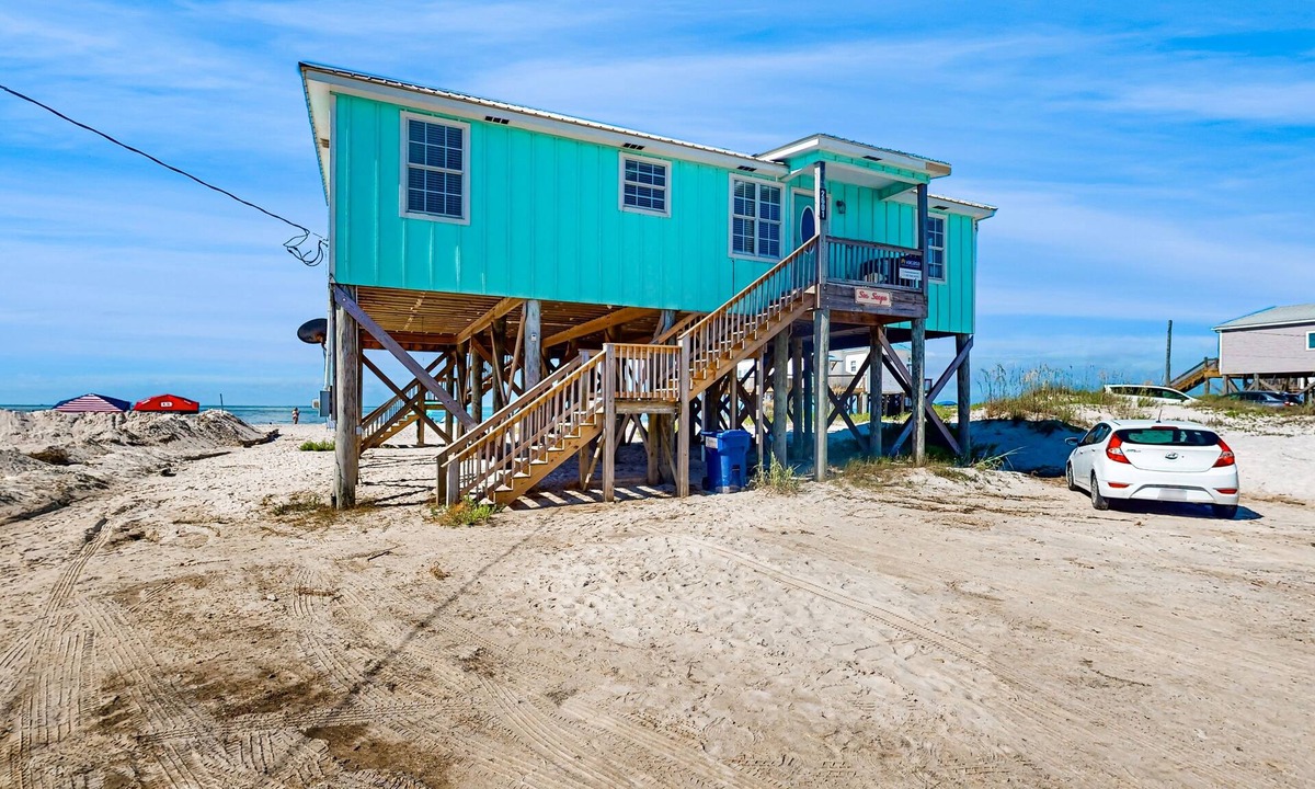 Dauphin Island House | Dog-friendly beachfront home with spacious deck, amazing views of the Gulf