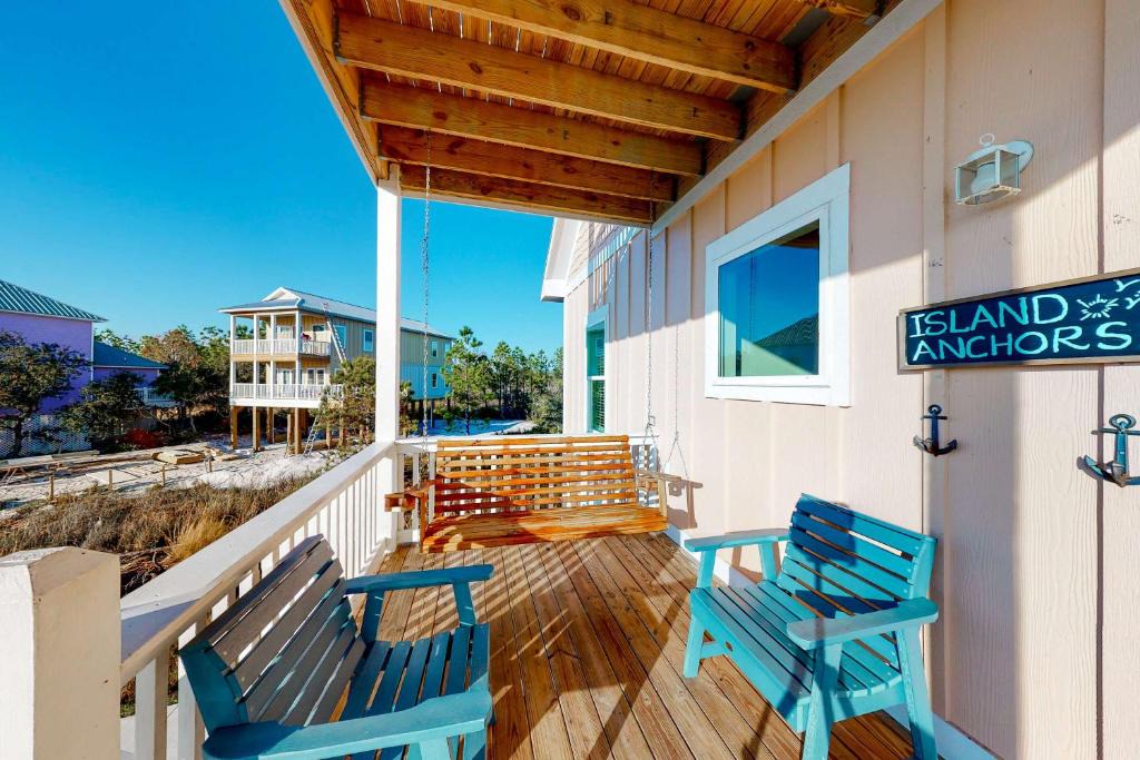Morgantown House | Dog-friendly beach house with shared swimming pools