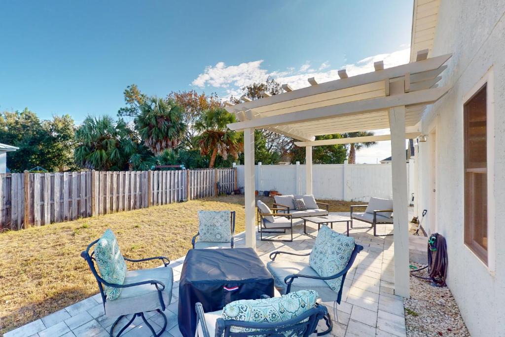 Holiday Beach House | Dog-friendly home near beach with enclosed yard grill W&D AC garage & WiFi