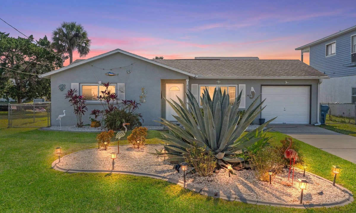 Spring Hill House | Dolphin View Cabana - Gorgeous 3-bedroom house in Hernando Beach