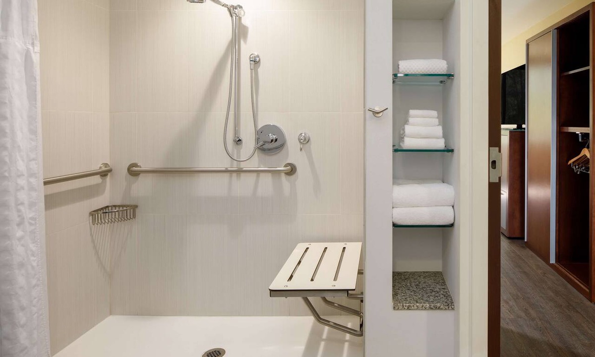 Mars Hotel | DoubleTree by Hilton Pittsburgh - Cranberry
